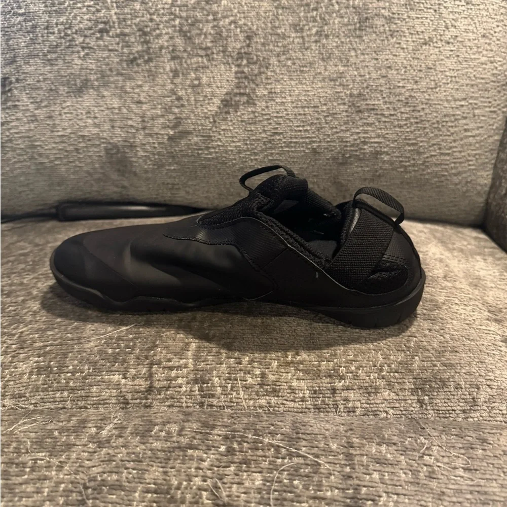 Women’s Nike Zoom Pulse Nursing Sneakers Size 7.5